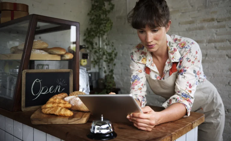 Jak prowadzić program lojalnościowy w lokalnym sklepie bez aplikacji mobilnej?